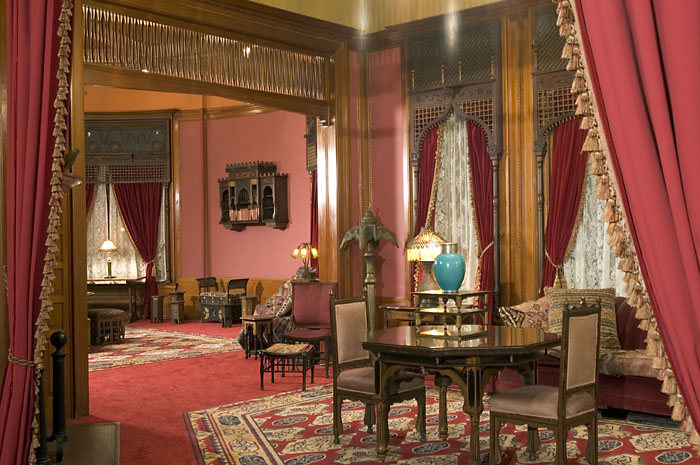 castle_int_031105_63