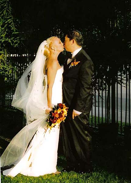 kiss_outside
